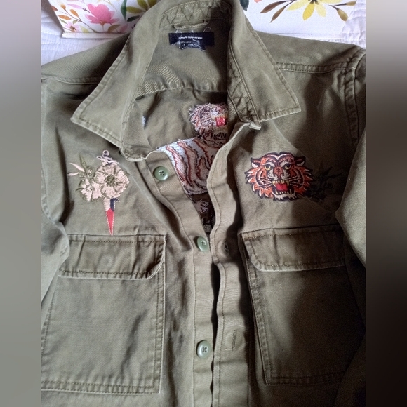 Urban Outfitters Men'sTiger Embroidered Military Green Jacket. Size Small - Picture 2 of 4